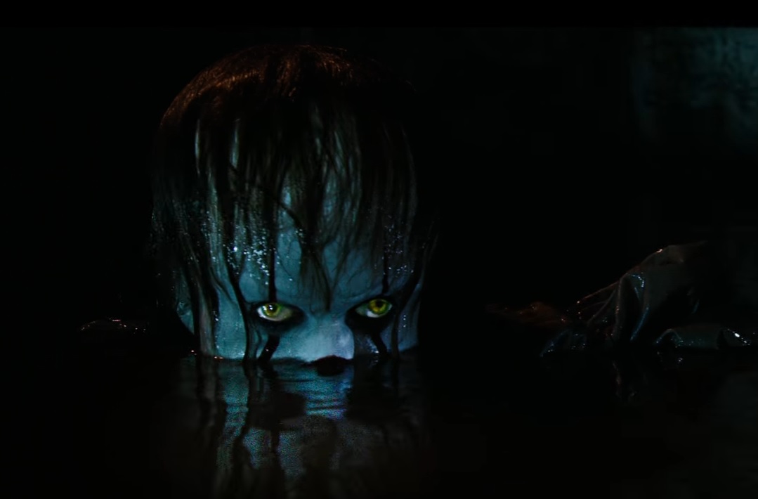 'IT' Trailer Pennywise Floats Up From the Sewers! Bloody Disgusting