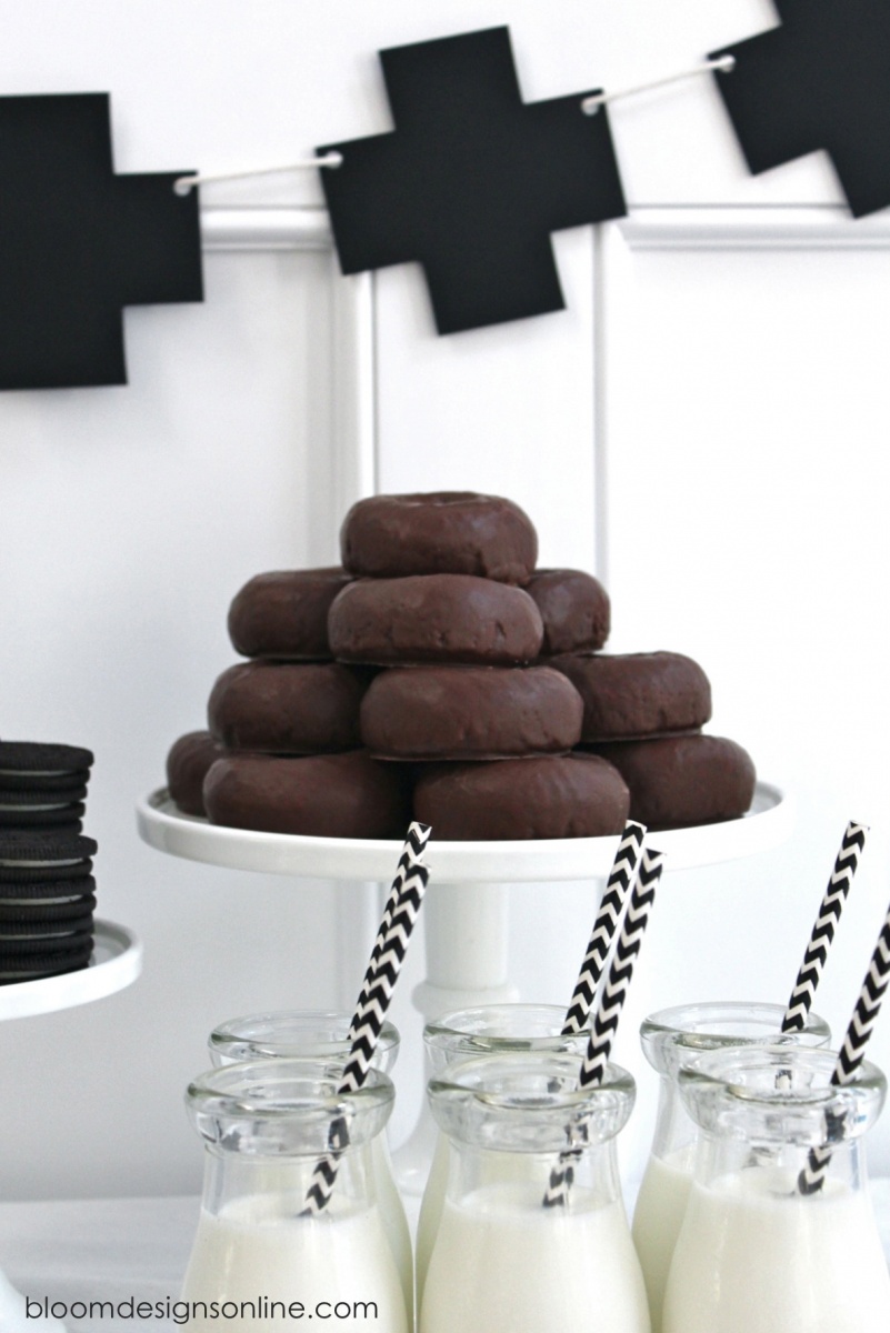 Simple Black and White Dessert Table Bloom Designs