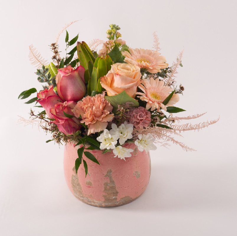 'Peaches' Flower Arrangement Bloomin Boxes