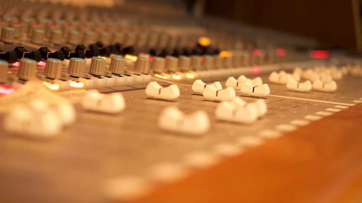 Sound engineering lessons, one to one tuition bluebirdstudios.ie