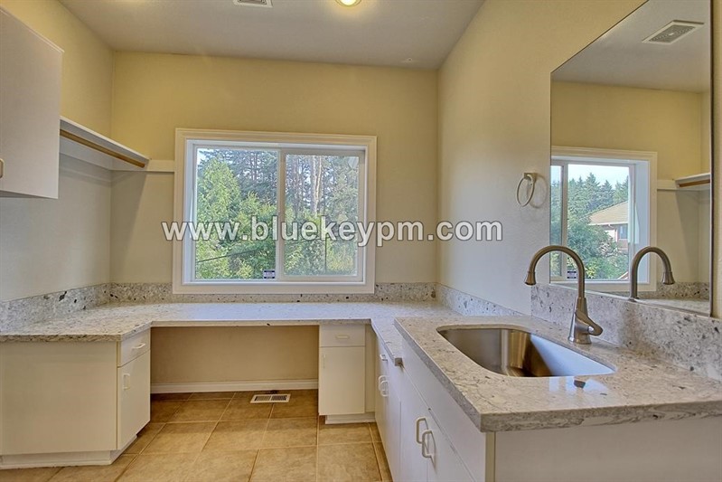 5 bedrooms in Felida neighborhood in VANCOUVER, WA 98685