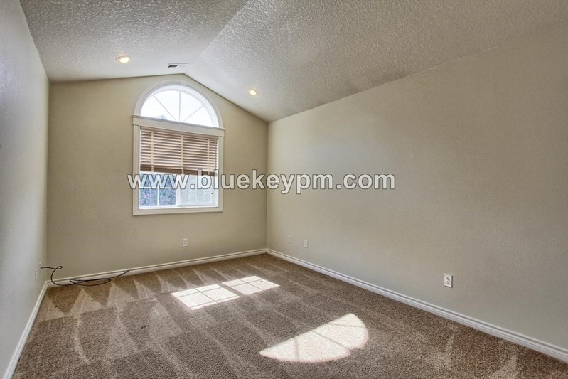 5 bedrooms in Felida neighborhood in VANCOUVER, WA 98685