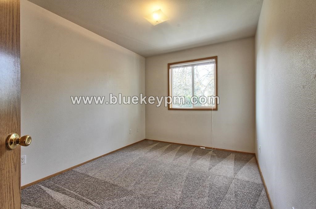 Unit 2 3 bedroom, 1.5 bath, Battle Ground Village area in BATTLE