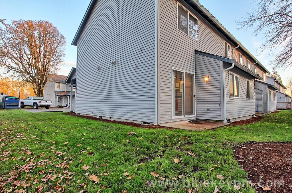 2 bedroom, 1.5 bath, Battle Ground Village area in BATTLE GROUND, WA 98604