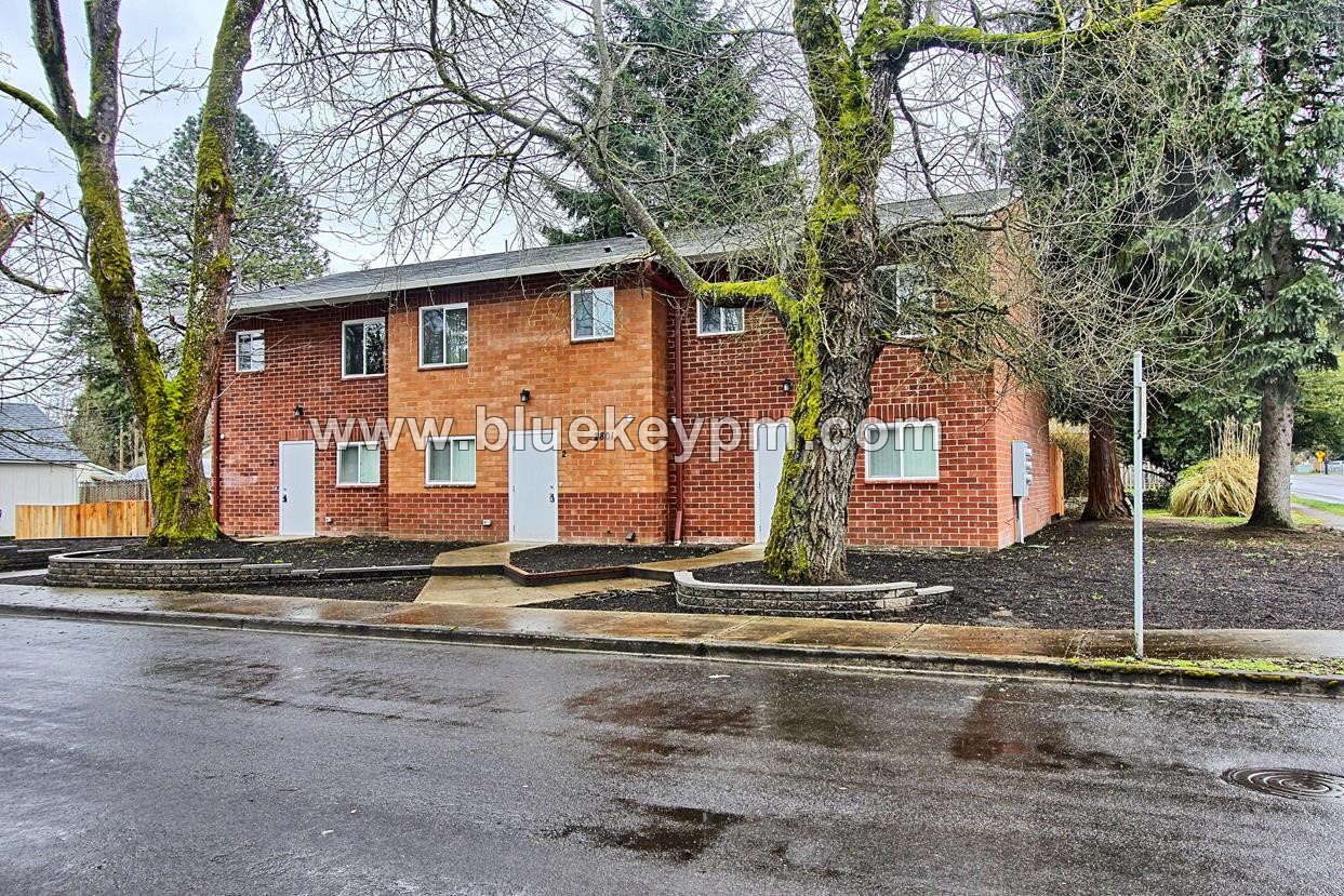 3 Bed 1.5 Bath Unit on Grand Blvd in Vancouver in VANCOUVER, WA 98661