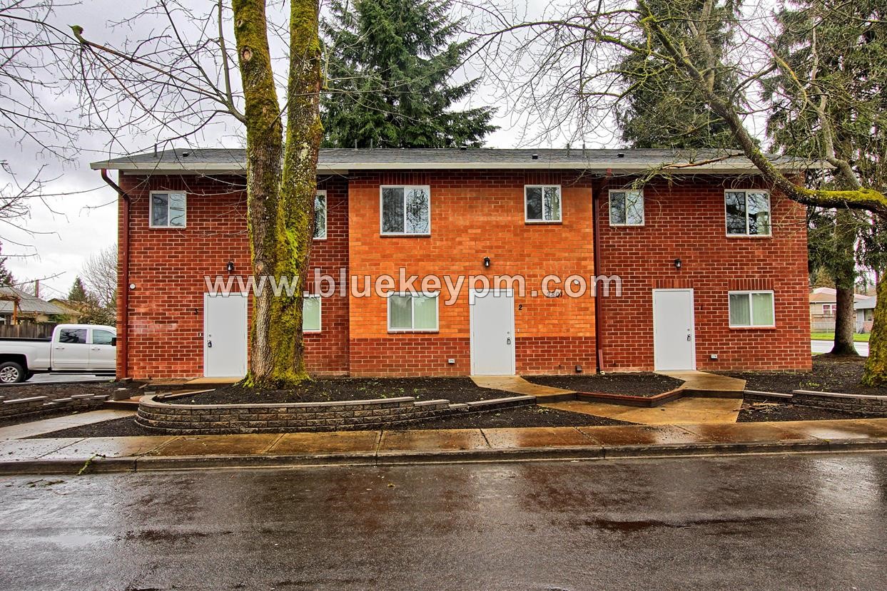 3 Bed 1.5 Bath Unit on Grand Blvd in Vancouver in VANCOUVER, WA 98661