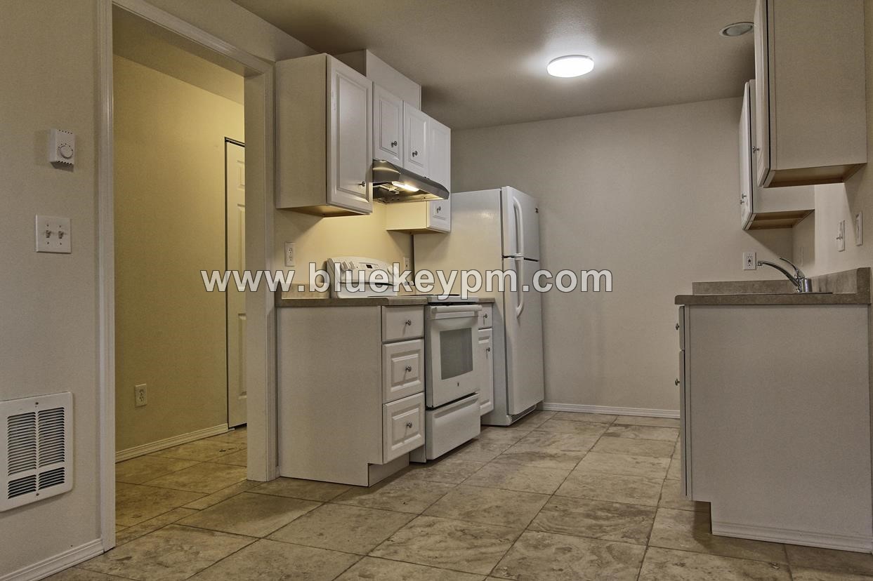 3 Bed 1.5 Bath Unit on Grand Blvd in Vancouver in VANCOUVER, WA 98661
