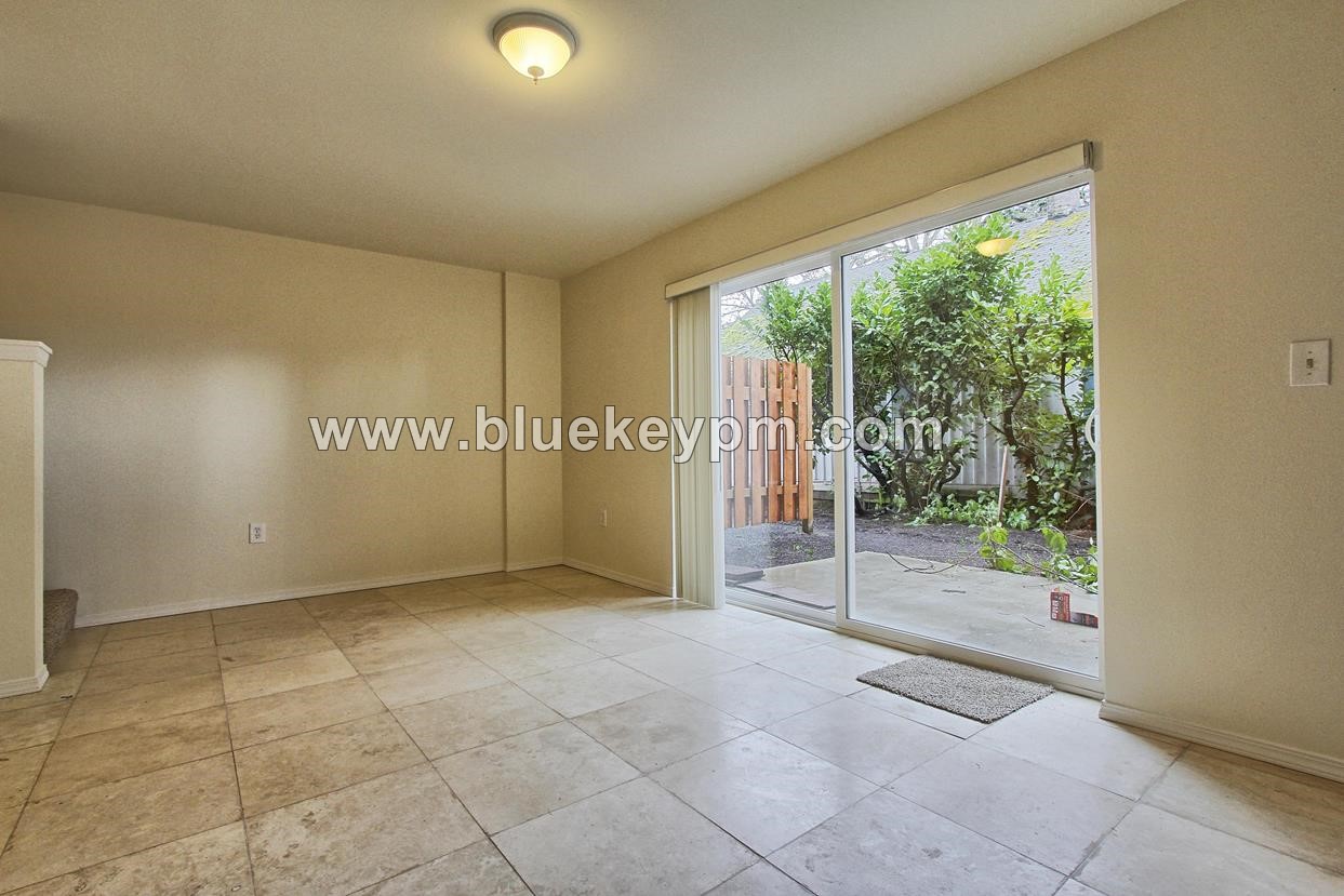 3 Bed 1.5 Bath Unit on Grand Blvd in Vancouver in VANCOUVER, WA 98661