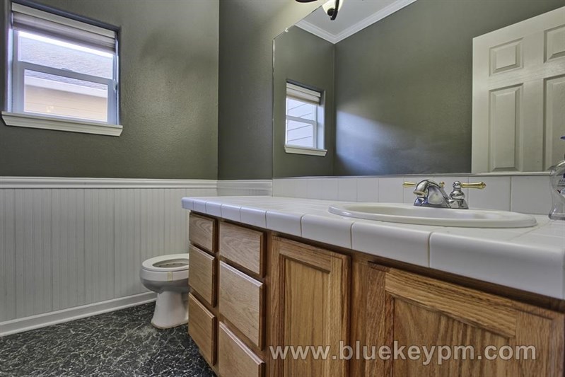 East Vancouver Home with Great Curb Appeal and 4 Seasons Sunroom in VANCOUVER, WA 98683