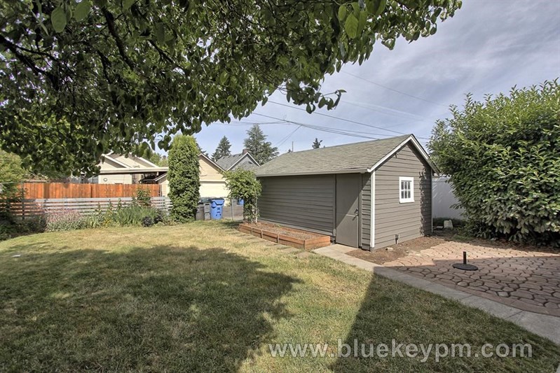 Arnada Neighborhood... 2 Bed, 1 Bath Classic near Main Street Vancouver