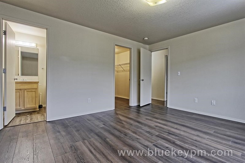 3 bed, 2.5 Bath Townhome Near Vancouver Plaza and Mall in VANCOUVER, WA