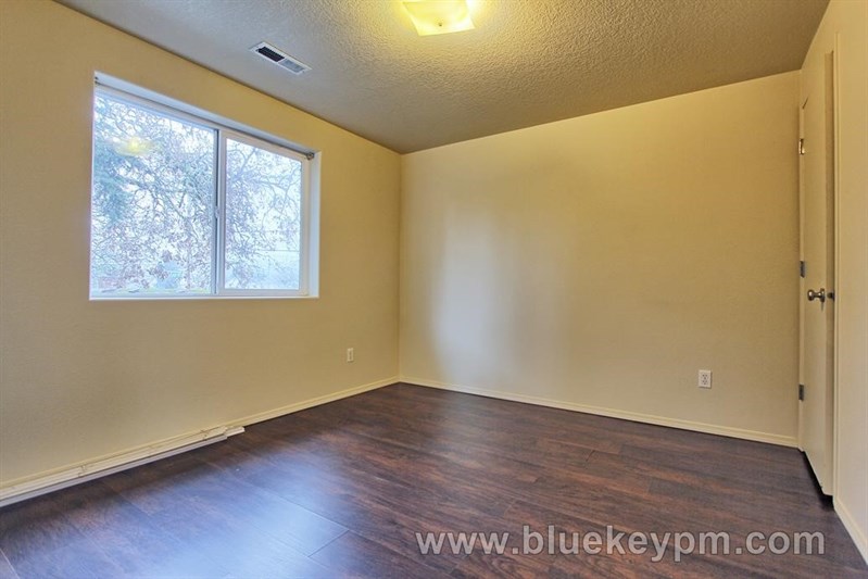 3 bed, 2.5 Bath Townhome Near Vancouver Plaza and Mall in VANCOUVER, WA