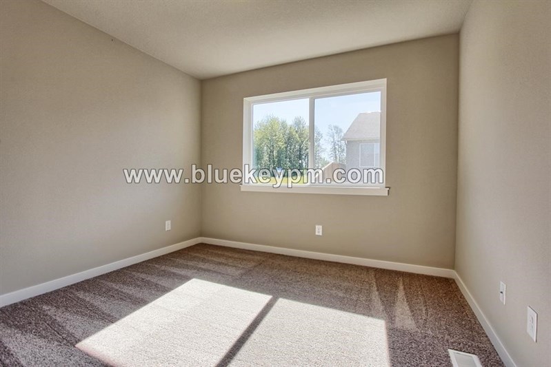 4 Bed, 2.5 Bath Home in Ridgefield with 1 Bed on Main in RIDGEFIELD, WA