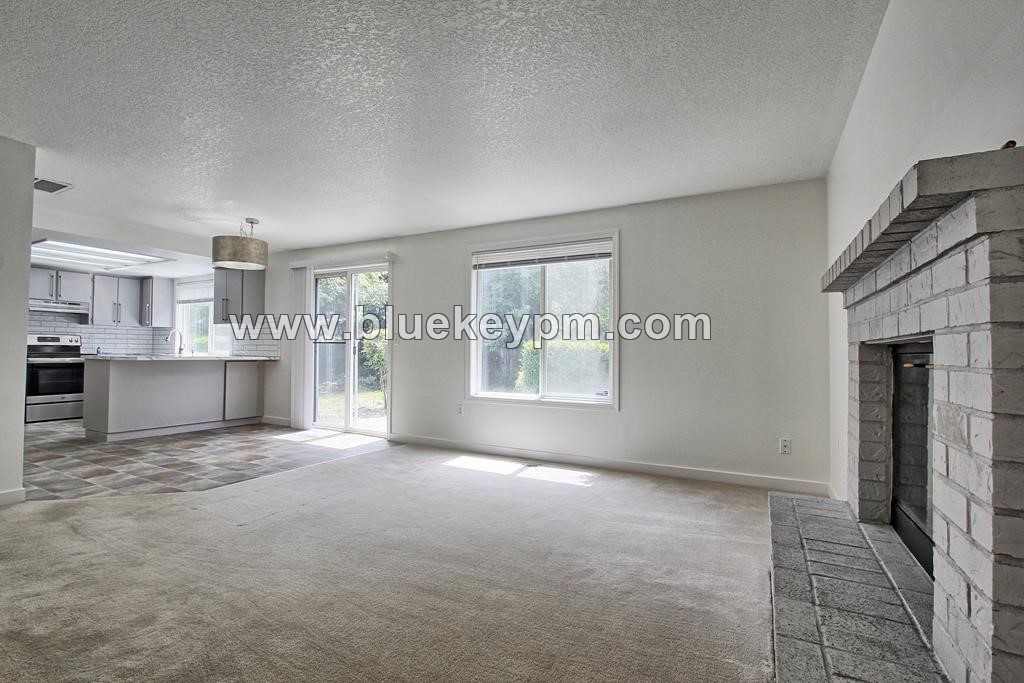 4 Bed, 2.5 Bath Home with Large Yard in Orchards in VANCOUVER, WA 98682