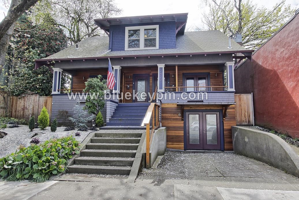 3 Bed, 2 Bath Apartment in Kerns Neighborhood of Portland in PORTLAND