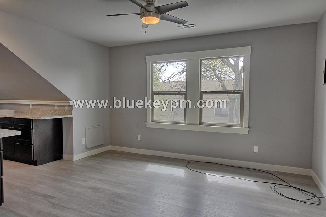 3 Bed, 2 Bath Apartment in Kerns Neighborhood of Portland in PORTLAND