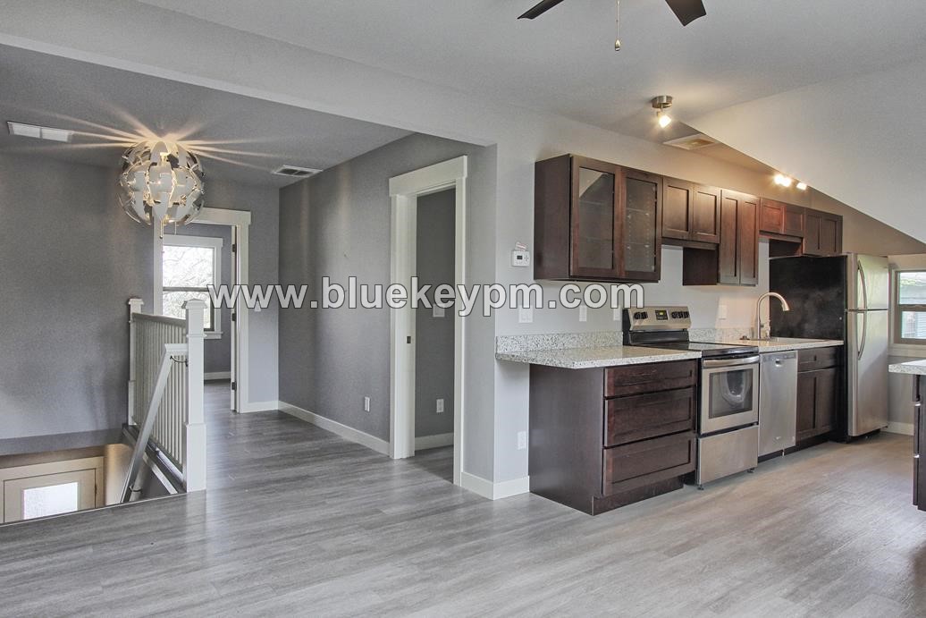 3 Bed, 2 Bath Apartment in Kerns Neighborhood of Portland in PORTLAND