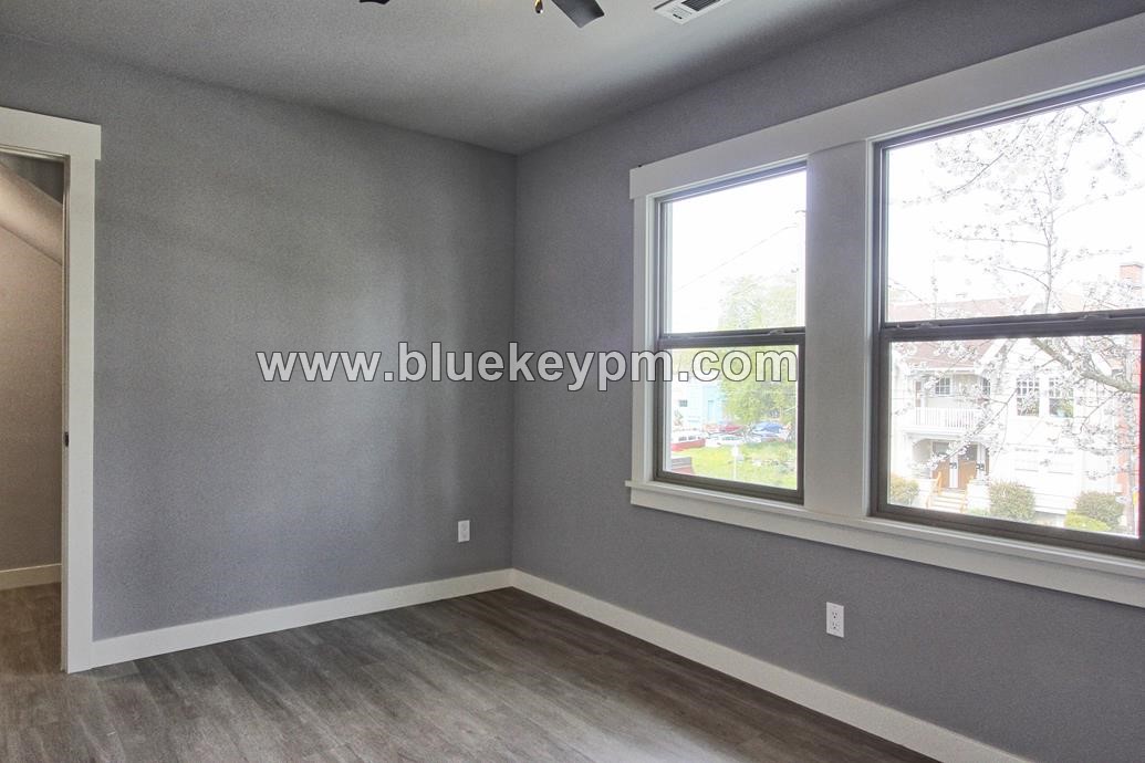 3 Bed, 2 Bath Apartment in Kerns Neighborhood of Portland in PORTLAND