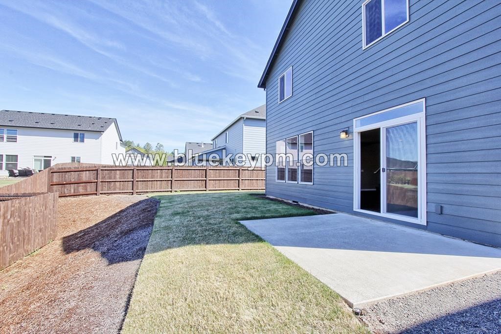 3 Bed, 2.5 Baths Home with Den in VANCOUVER, WA 98662