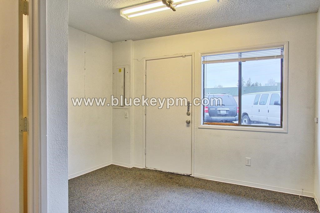 Commercial Office and Warehouse for Retail in VANCOUVER, WA 98661
