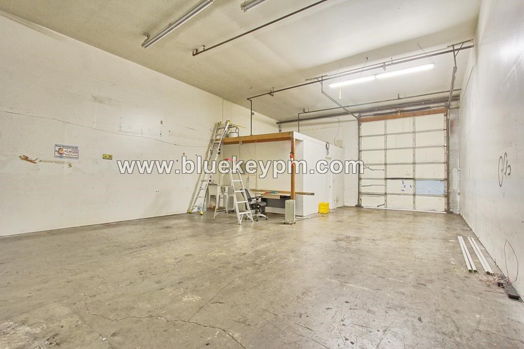 Commercial Office and Warehouse for Retail in VANCOUVER, WA 98661