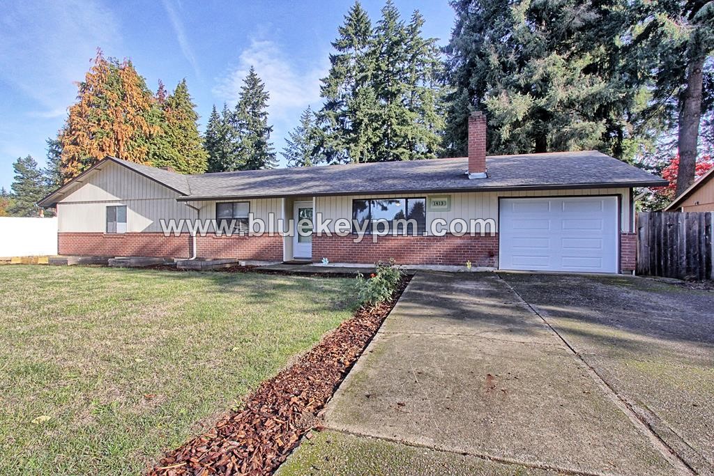 3 Bed, 2 Baths Duplex in Hearthwood Neighborhood off NE 18th Street in