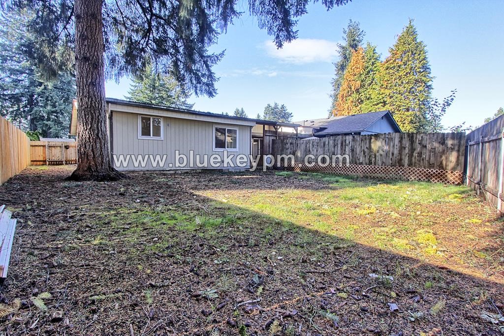 3 Bed, 2 Baths Duplex in Hearthwood Neighborhood off NE 18th Street in