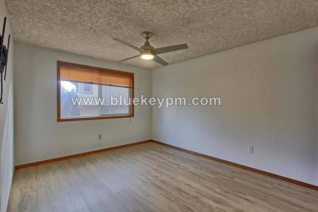 3 Bed, 2.5 Bath Home in Culdesac with Huge Fenced Yard and Floor Plan in VANCOUVER, WA 98683