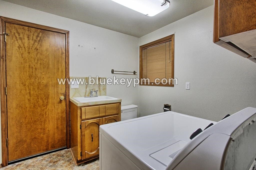 3 Bed, 2.5 Bath Home in Culdesac with Huge Fenced Yard and Floor Plan in VANCOUVER, WA 98683