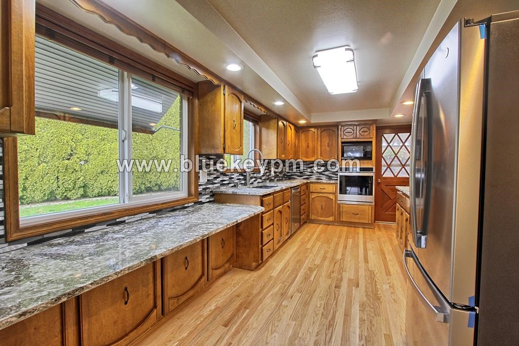 3 Bed, 2.5 Bath Home in Culdesac with Huge Fenced Yard and Floor Plan in VANCOUVER, WA 98683