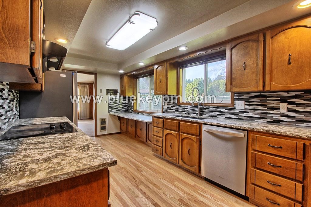 3 Bed, 2.5 Bath Home in Culdesac with Huge Fenced Yard and Floor Plan in VANCOUVER, WA 98683