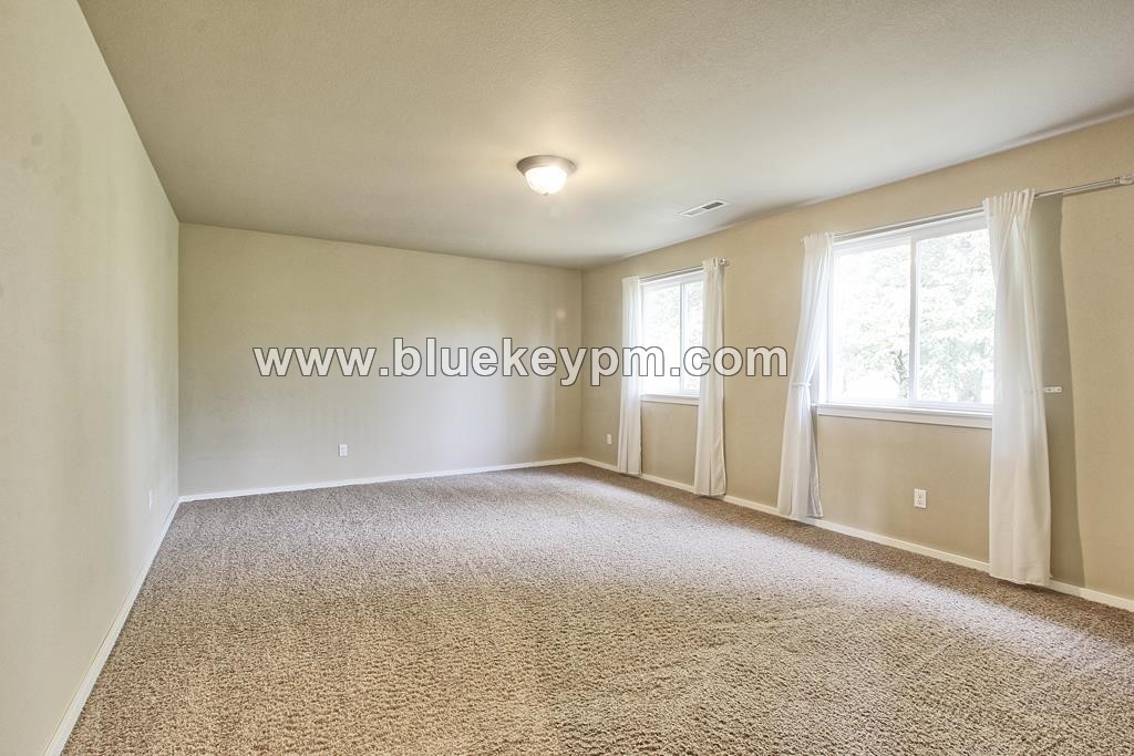 3 Bed, 2.5 Bath Home with Large Bonus Room/4th Bedroom in Orchards by