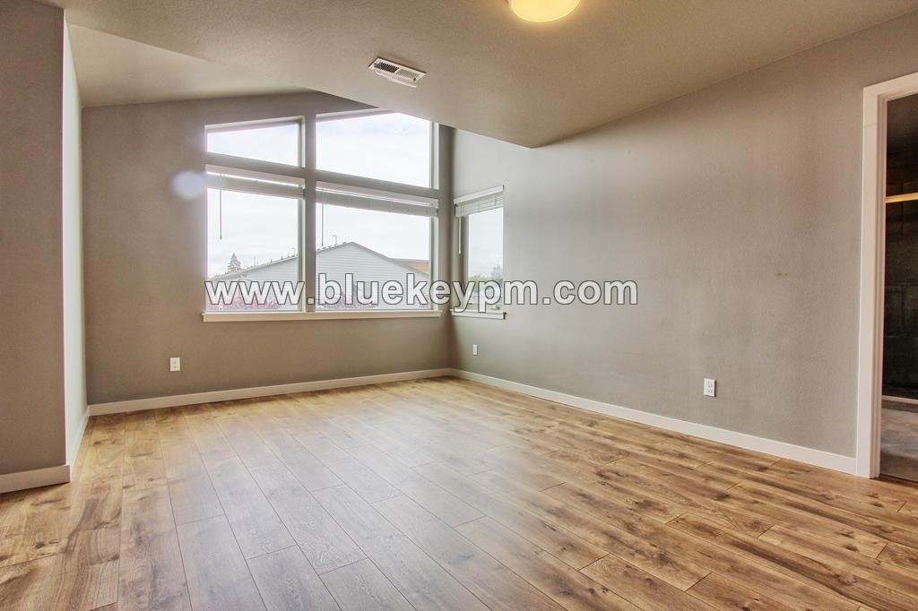 3 Bed, 2.5 Bath Townhome with Large Loft in Brush Prairie in VANCOUVER