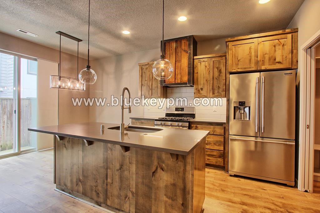 3 Bed, 2.5 Bath Townhome with Large Loft in Brush Prairie in VANCOUVER