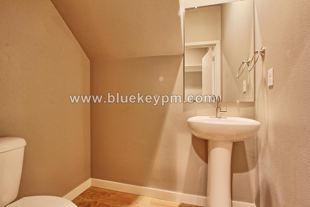 3 Bed, 2.5 Bath Townhome with Large Loft in Brush Prairie in VANCOUVER