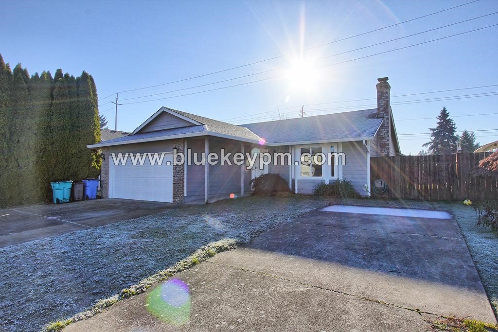 3 Bed, 2 Bath Home in Orchards with Fenced Backyard and Covered Patio in VANCOUVER, WA 98682