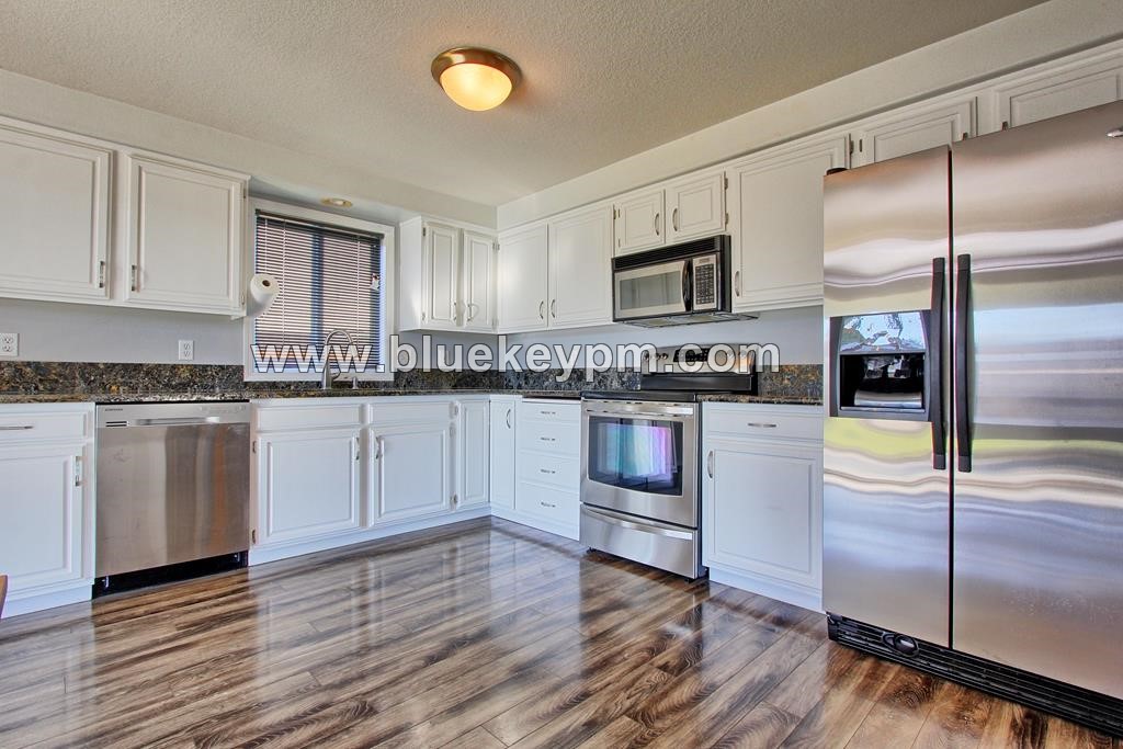 3 Bed, 2 Bath Home in Orchards with Fenced Backyard and Covered Patio in VANCOUVER, WA 98682