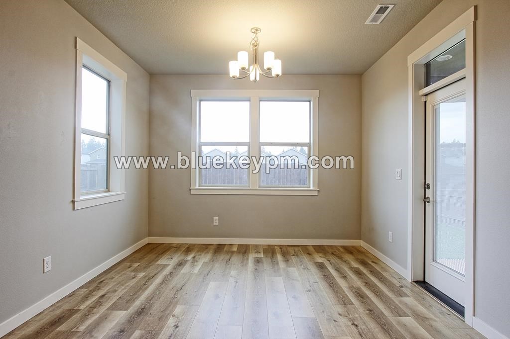 4 Bed, 2.5 Bath Home in Orchards Near Prairie High School and Winco in