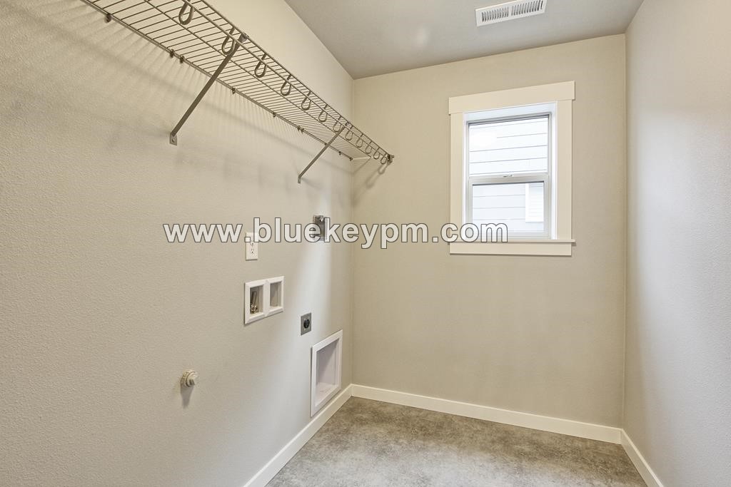 4 Bed, 2.5 Bath Home in Orchards Near Prairie High School and Winco in