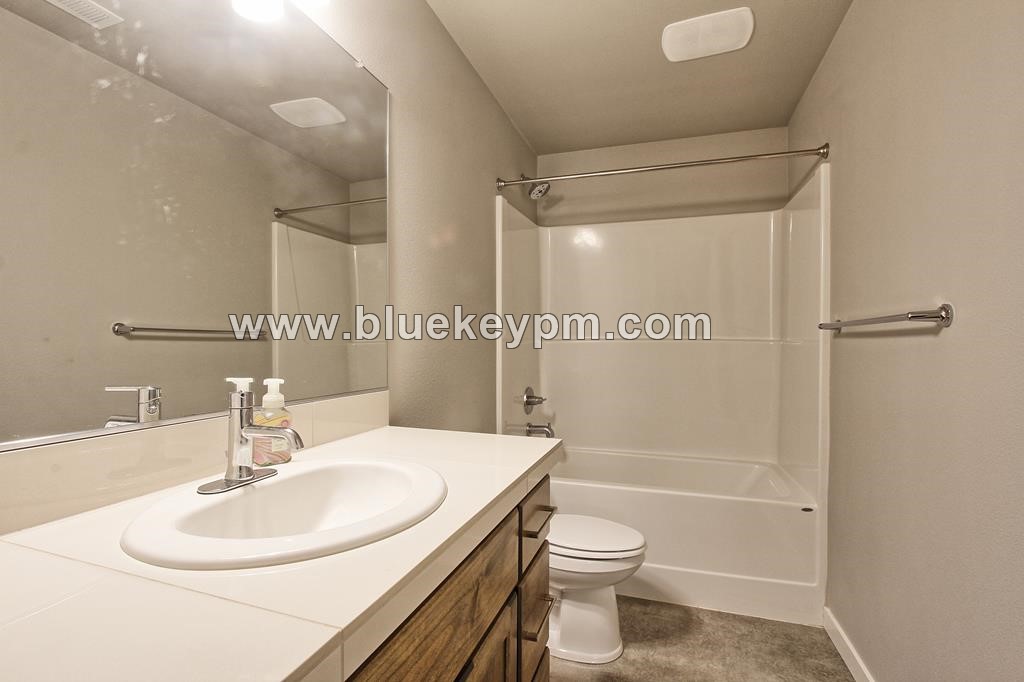 4 Bed, 2.5 Bath Home in Orchards Near Prairie High School and Winco in