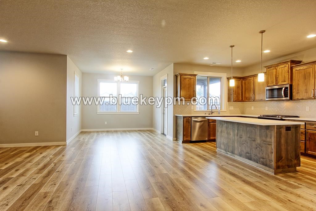 4 Bed, 2.5 Bath Home in Orchards Near Prairie High School and Winco in