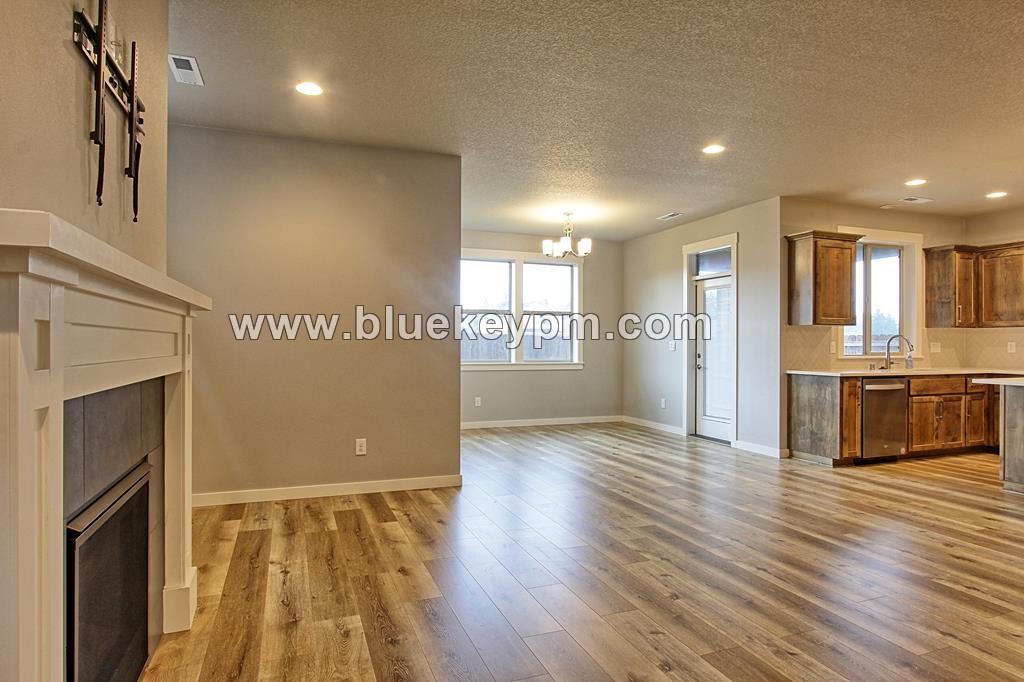 4 Bed, 2.5 Bath Home in Orchards Near Prairie High School and Winco in