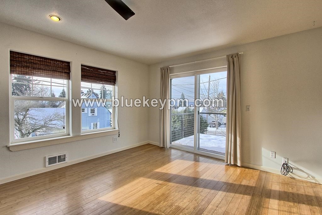 1 Bed, 1 Bath Apartment Downtown Vancouver off Main at W. 35th and Columbia in VANCOUVER, WA 98660