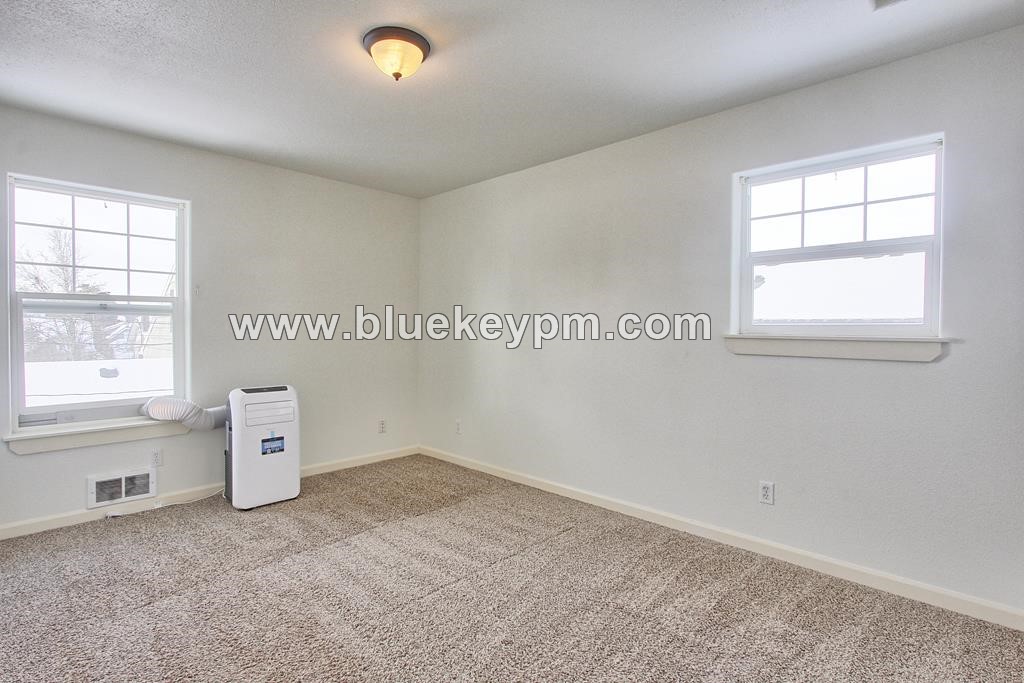 1 Bed, 1 Bath Apartment Downtown Vancouver off Main at W. 35th and Columbia in VANCOUVER, WA 98660