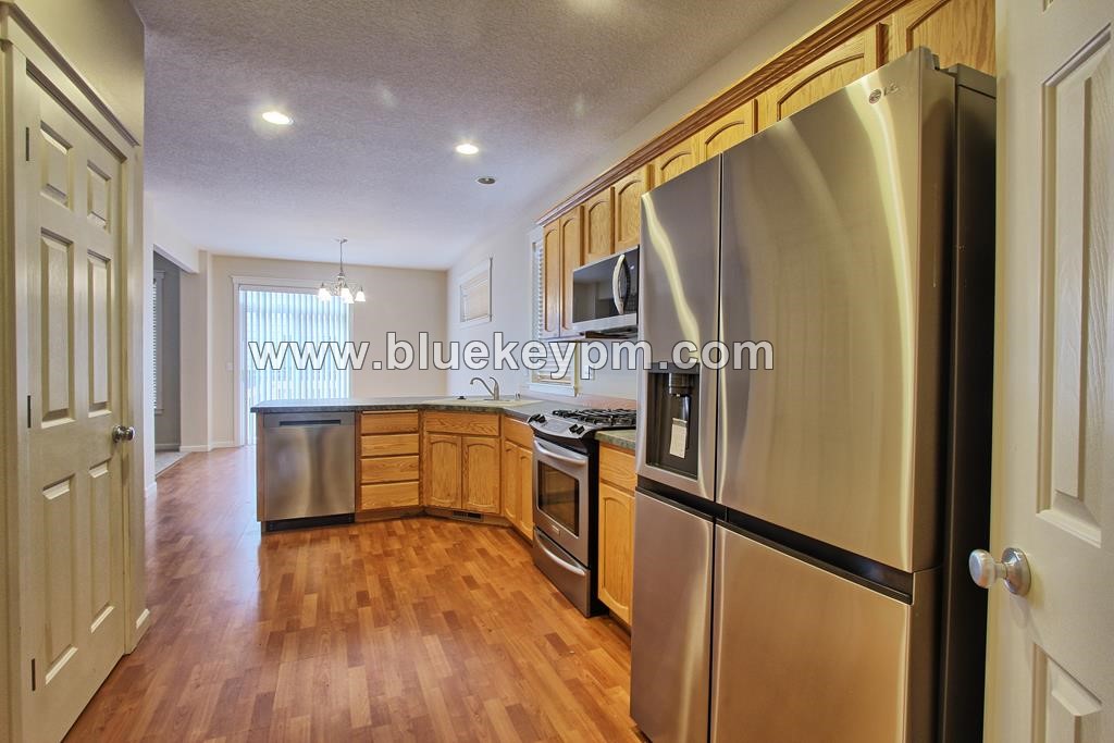 3 Bed, 2.5 Bath Pet Friendly Home in Salmon Creek in VANCOUVER, WA 98685