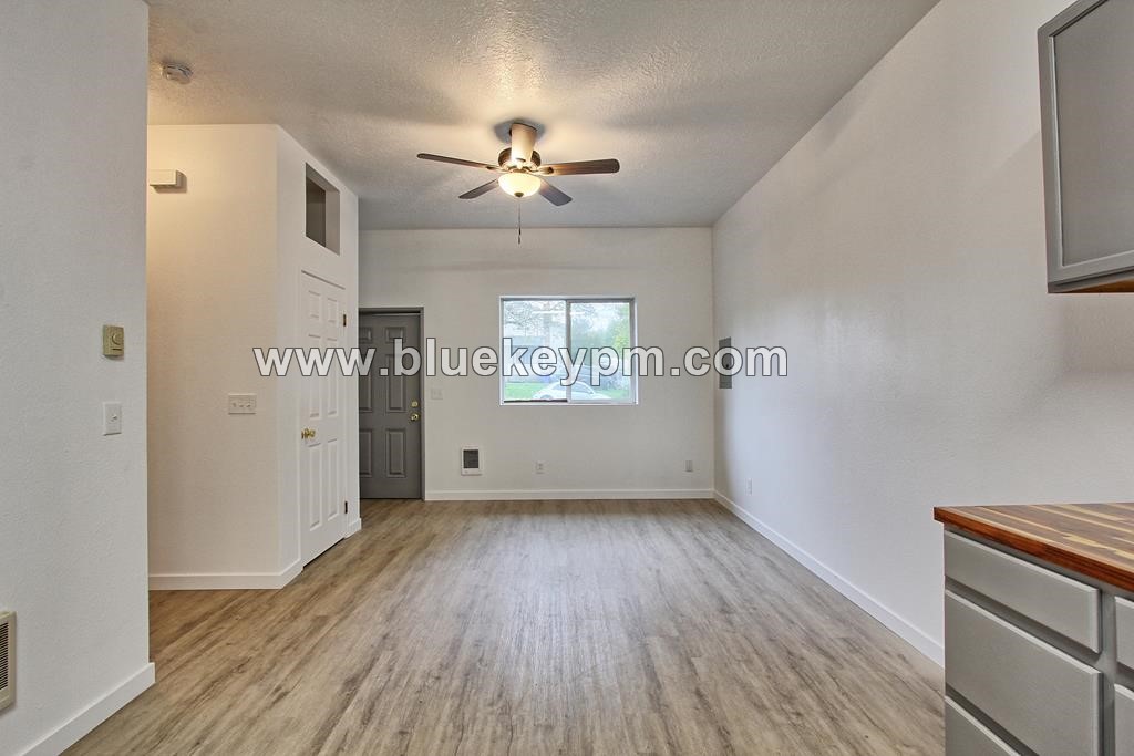 New Remodel! 1 Bed, 1 Bath Duplex Unit in Parkrose in PORTLAND, OR 97220
