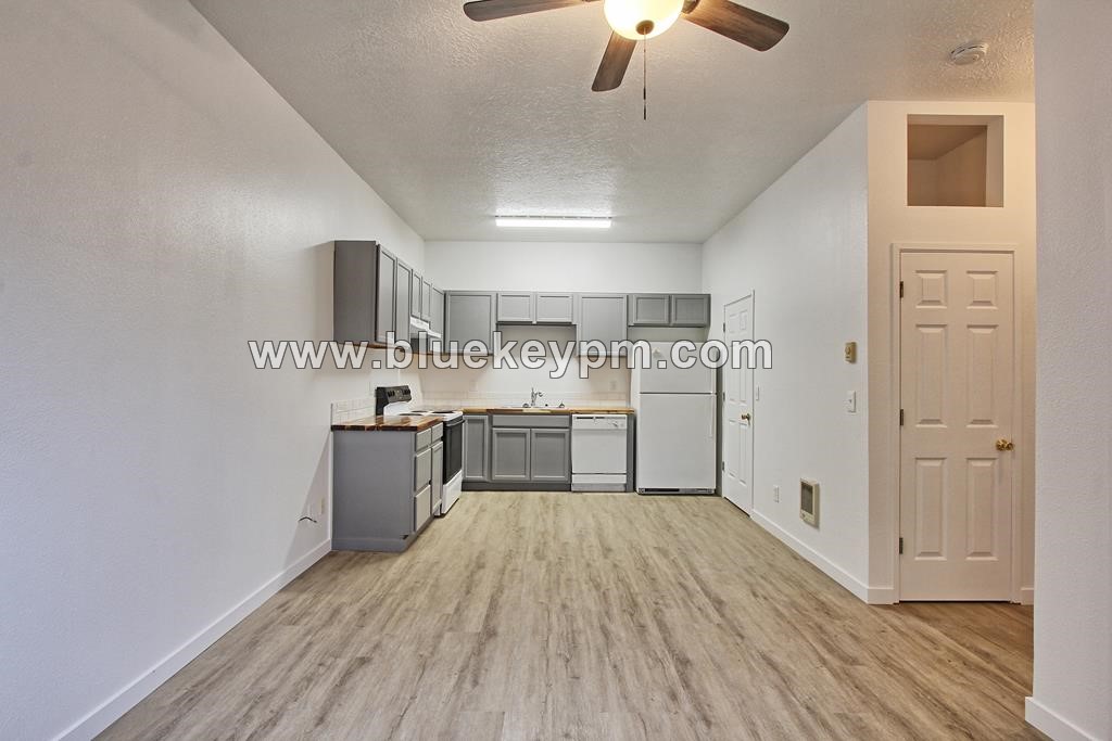 New Remodel! 1 Bed, 1 Bath Duplex Unit in Parkrose in PORTLAND, OR 97220