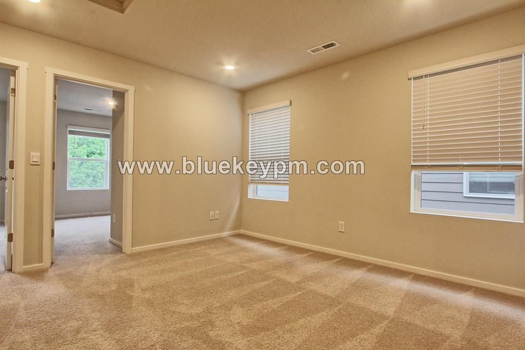 3 Bed, 2.5 Bath Pet Friendly Townhome By Endeavor Elementary School in