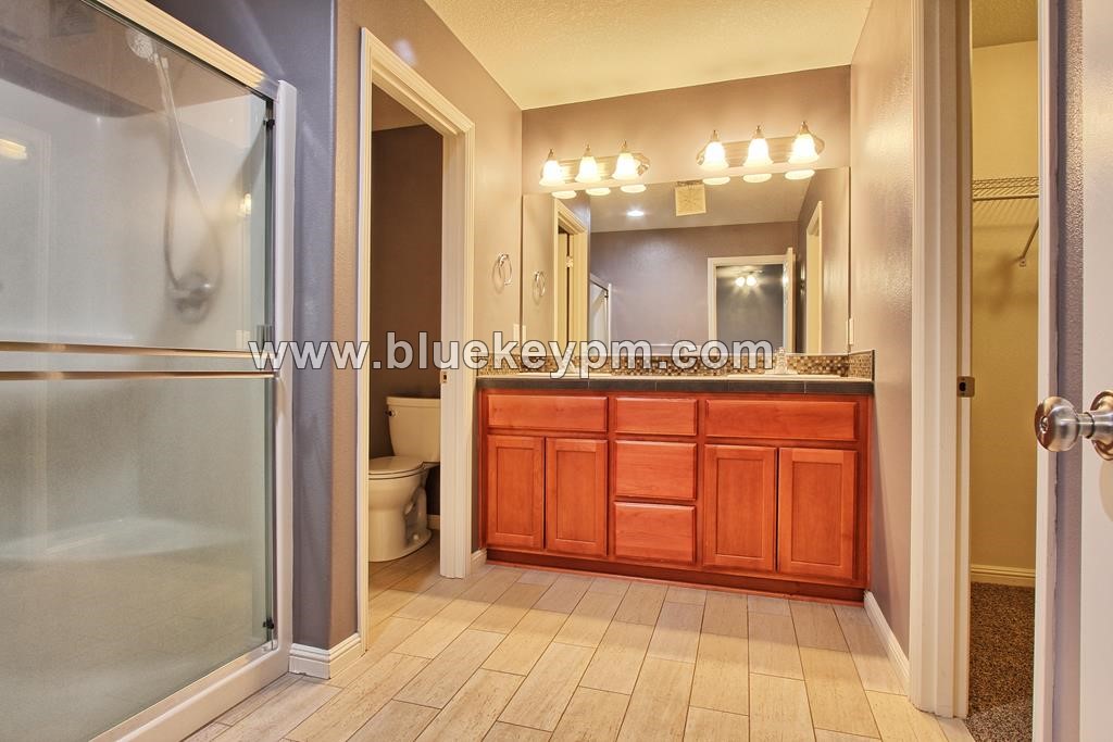 4 Bed, 2.5 Bath Home in Felida with Pergola Covered Patio in VANCOUVER