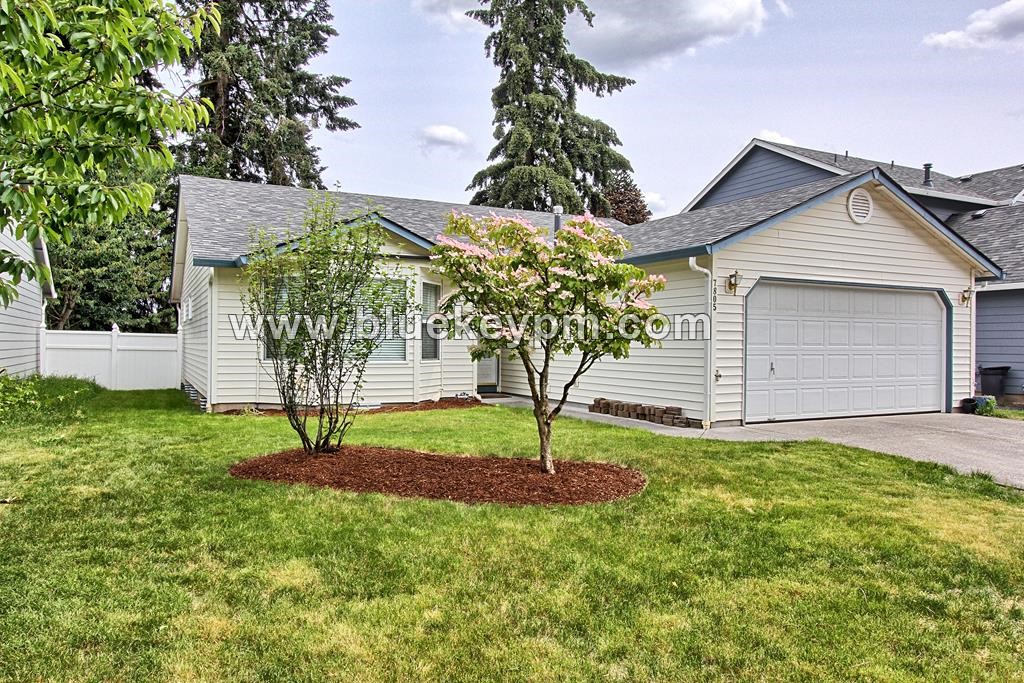 3 Bed, 2 Bath Pet Friendly Home with Large Fenced Yard and Deck in